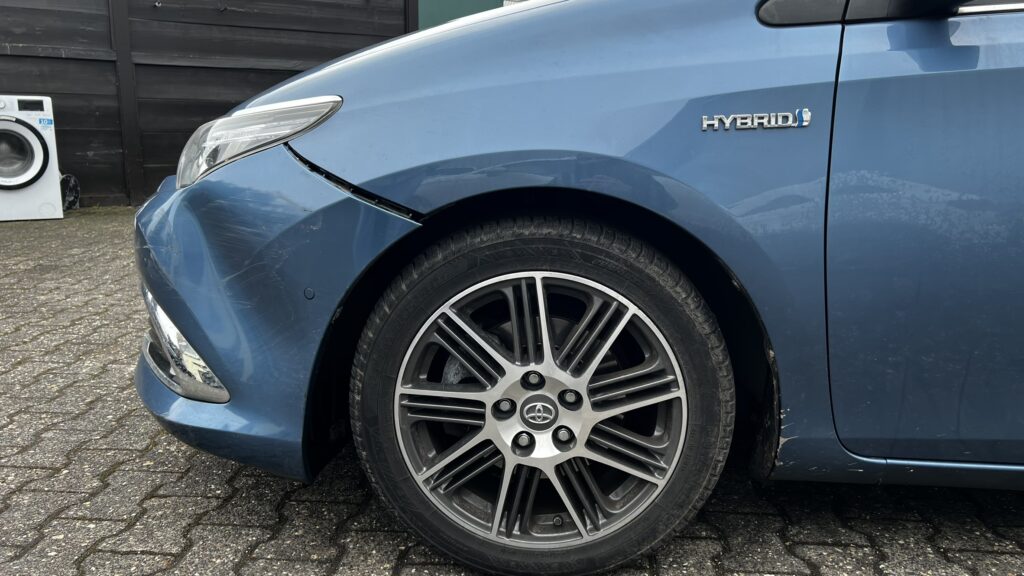 Beschädigtes Hybridfahrzeug