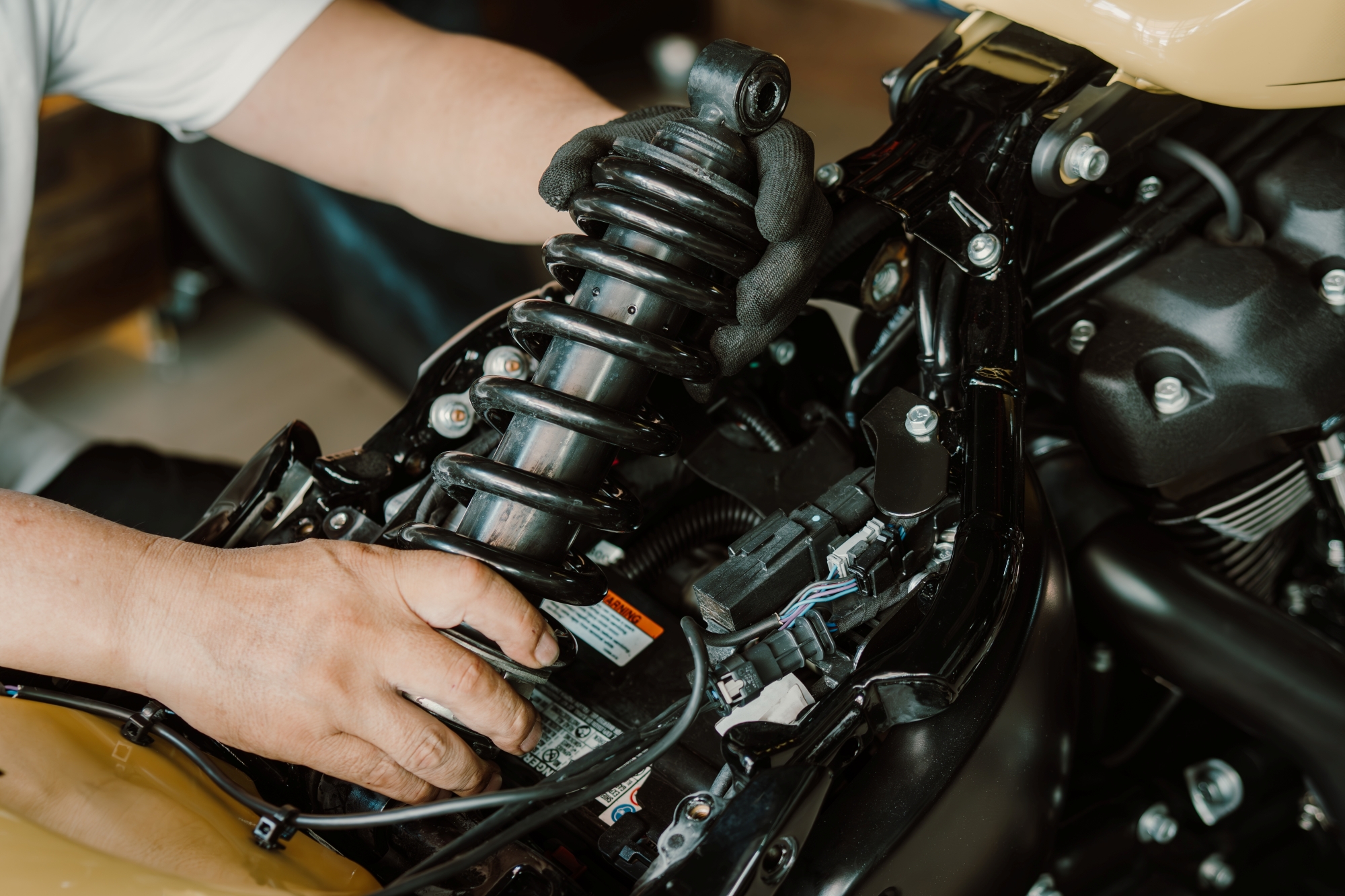 Prüfung typischer Motorrad-Schadenzonen