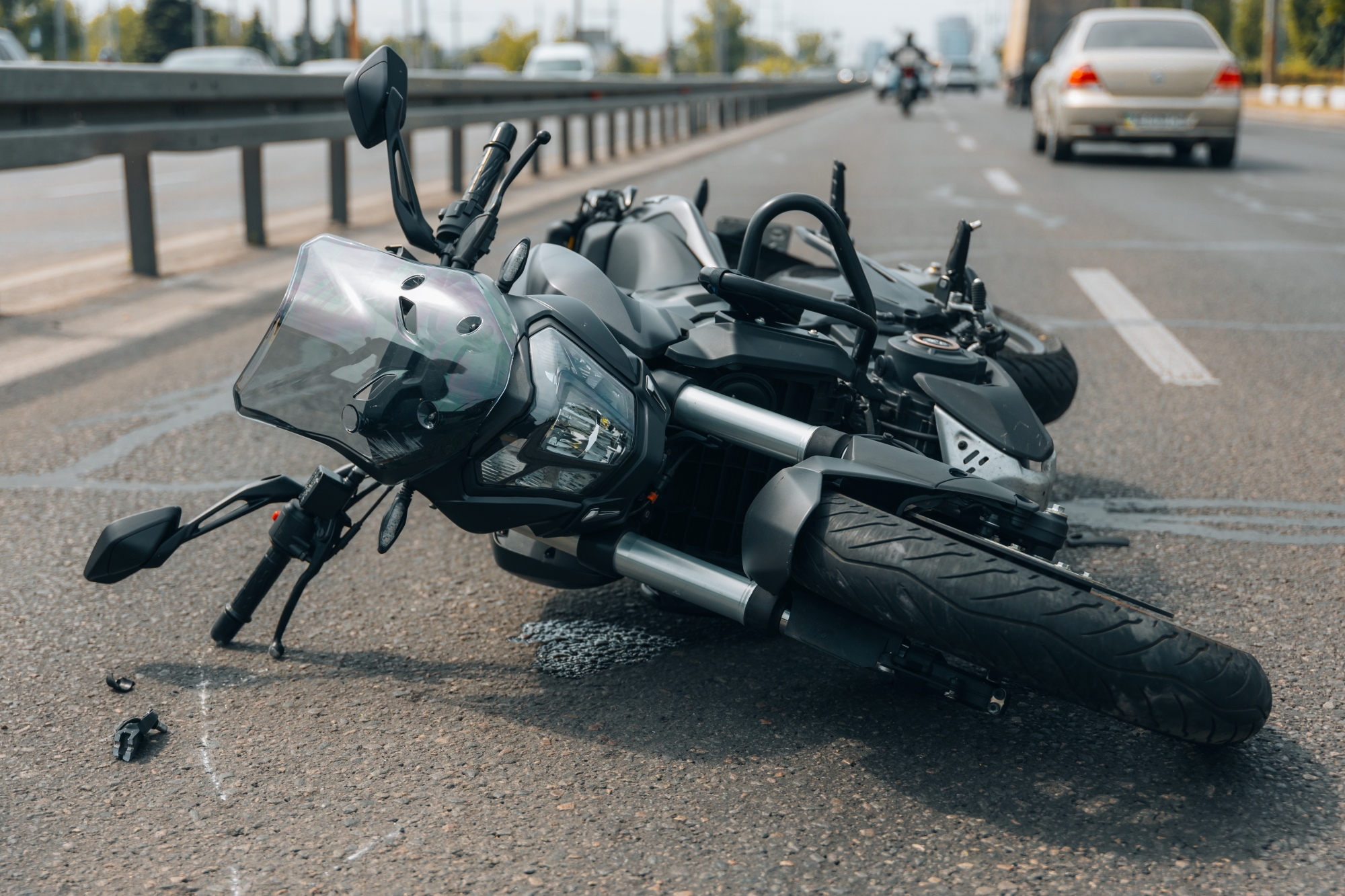 Beschädigtes Motorrad am Fahrzeugstandort